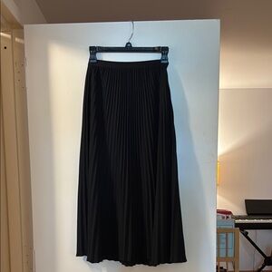Babaton / Aritzia Elegant Black Pleated Skirt XS